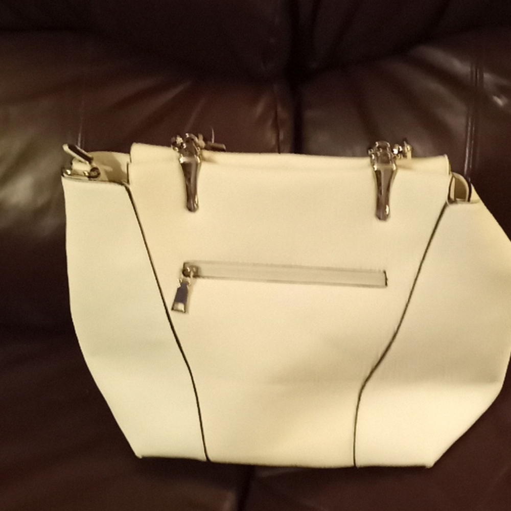 New Black Rivet Purse